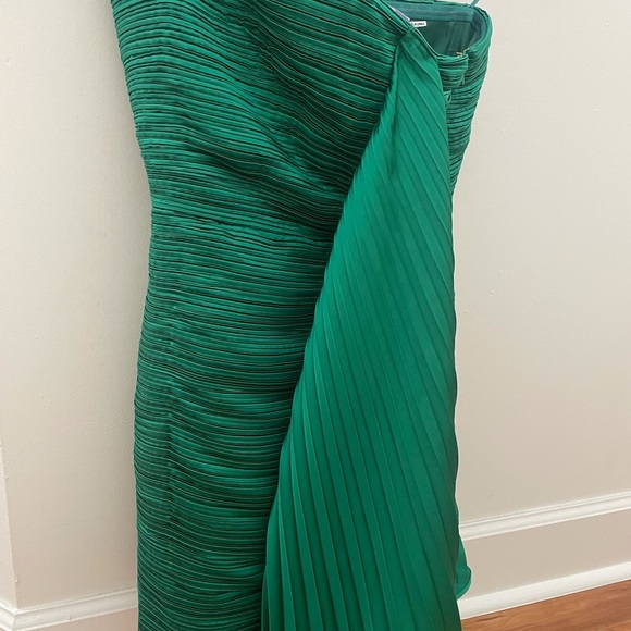 Amur Dresses | Amur Strapless Green Dress, Wore Only Once. | Color: Green | Size: 0 | Mariang1101's Closet Amur Dresses | Amur Strapless Green Dress, Wore Only Once. | Color: Green | Size: 0 | Mariang1101's Closet